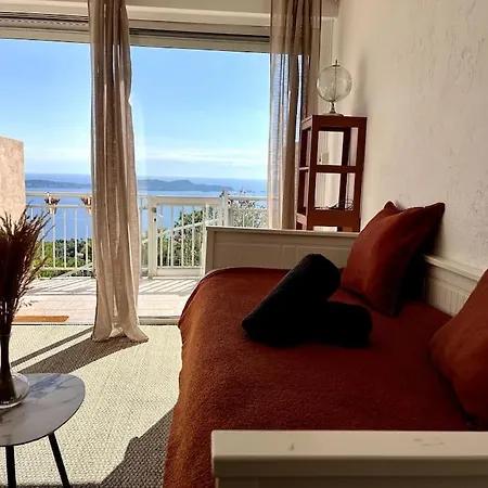 Avec Terrasse Privee Et Vue Exceptionnelle 耶尔